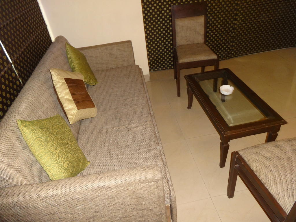 Hotel Gautam Residency Nova Deli Quarto foto