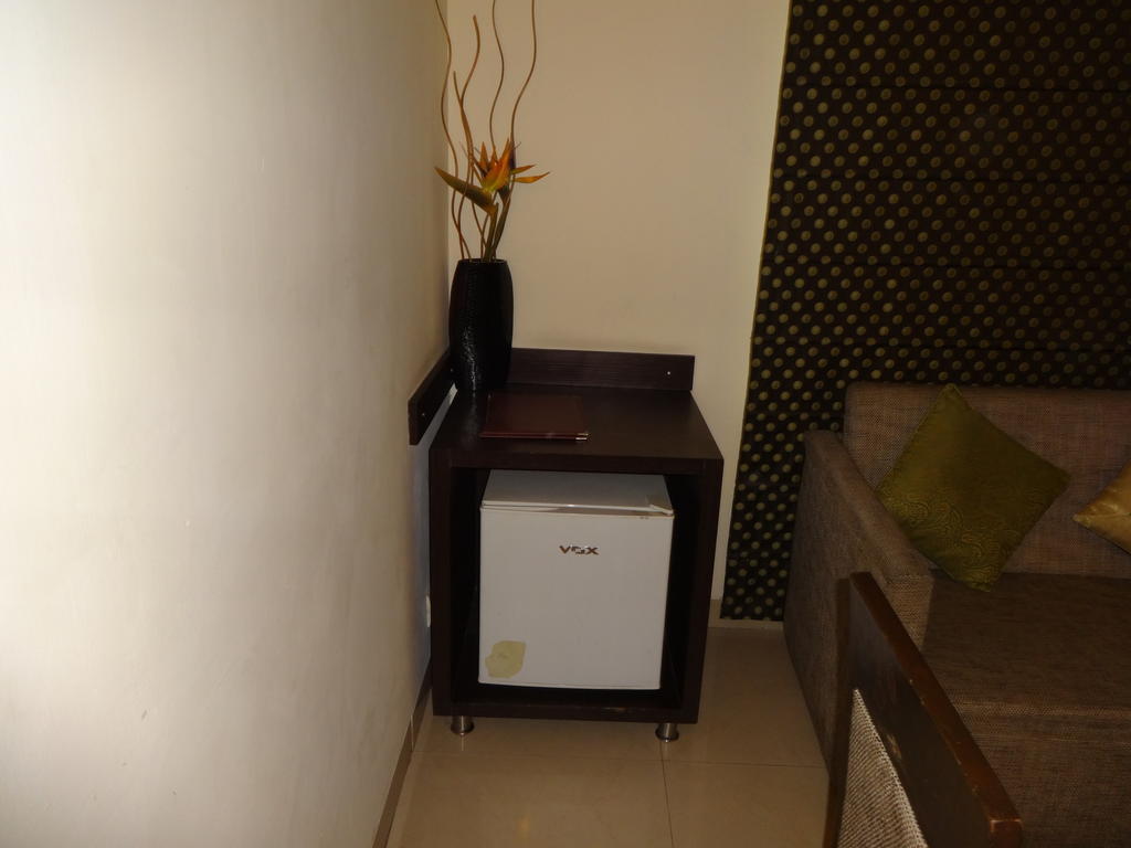 Hotel Gautam Residency Nova Deli Quarto foto